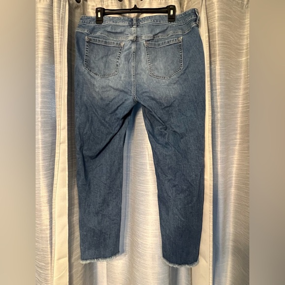 Torrid Woman’s Blue Boyfriend Jeans Raw Hem - Picture 2 of 4